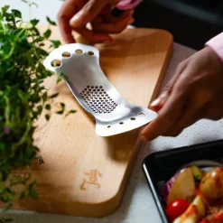 Tala Knoflookpers met Kruidenstripper